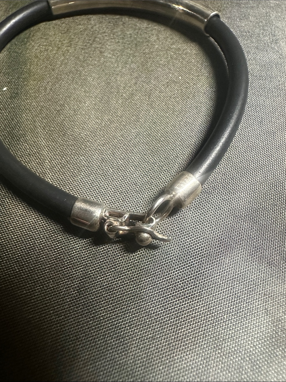 950 stamped Black 8” Rubber Bracelet - Picture 3 of 4